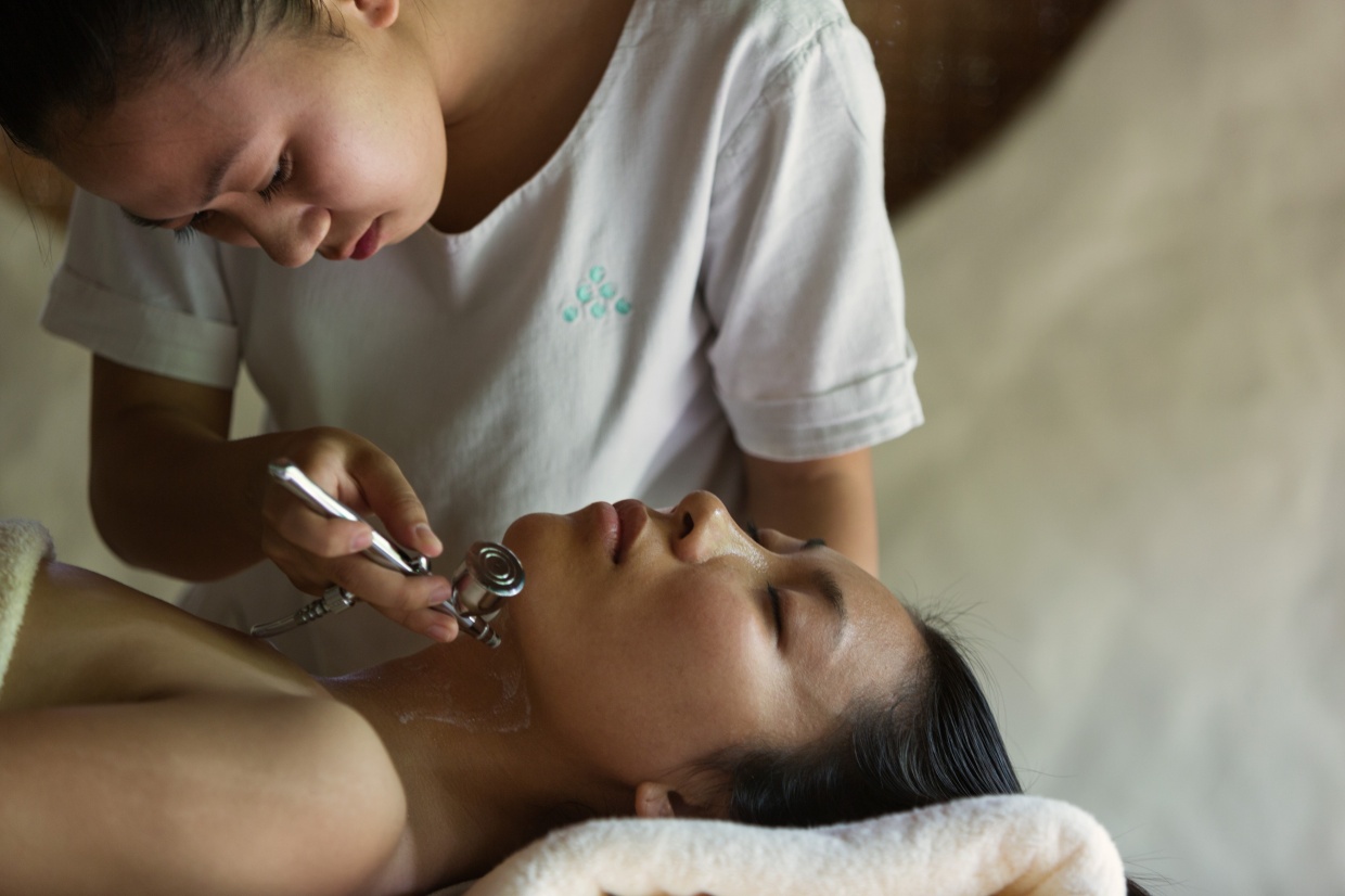 Facial_Treatment